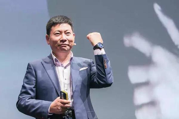华为 P系列，重大官宣！余承东：以全新姿态再出发