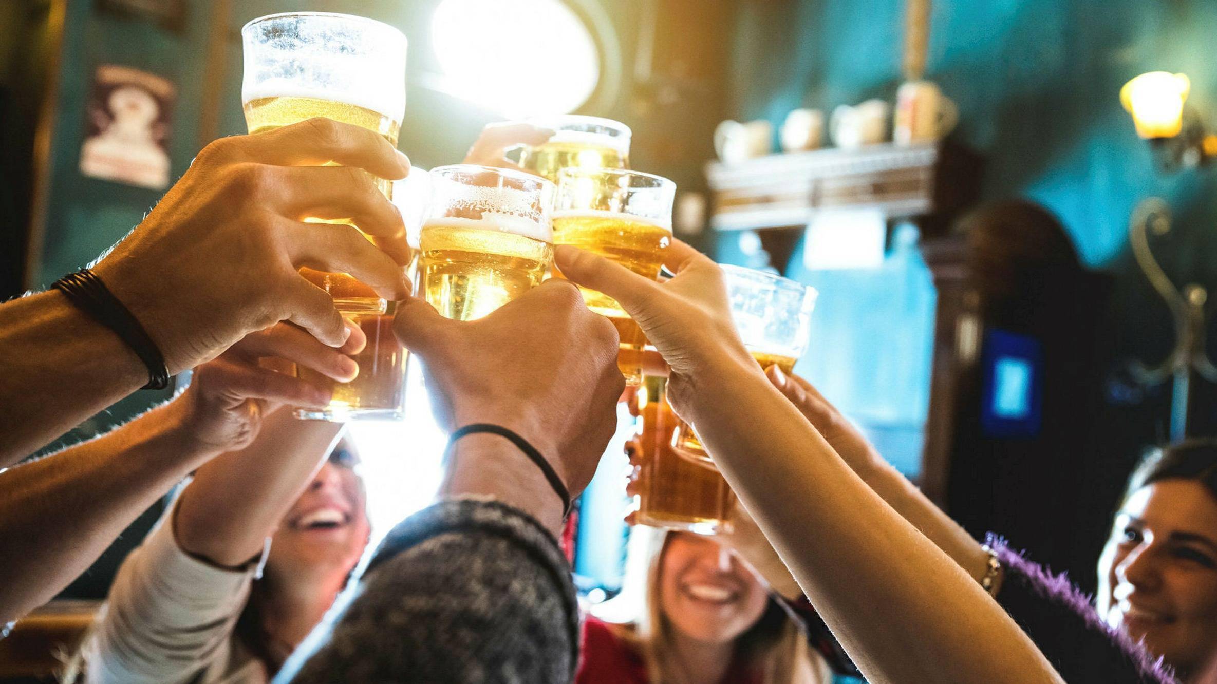 2025年白酒行业市场分析：冰淇淋团队被曝解散、蛇茅降价 茅台年轻化跨界会“告一段落”吗?_人保服务 ,人保有温度