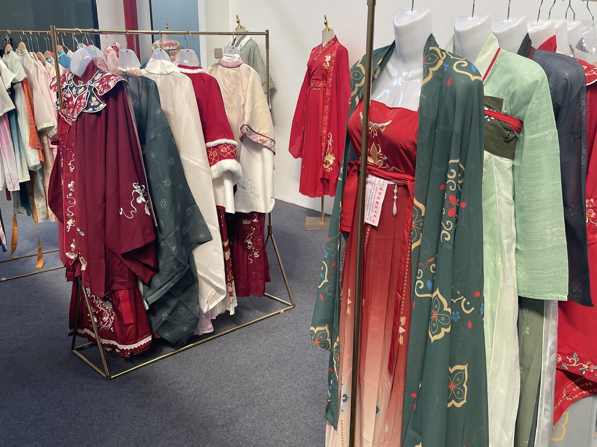 汉服行业产业链结构及投资分析_人保财险政银保 ,人保护你周全