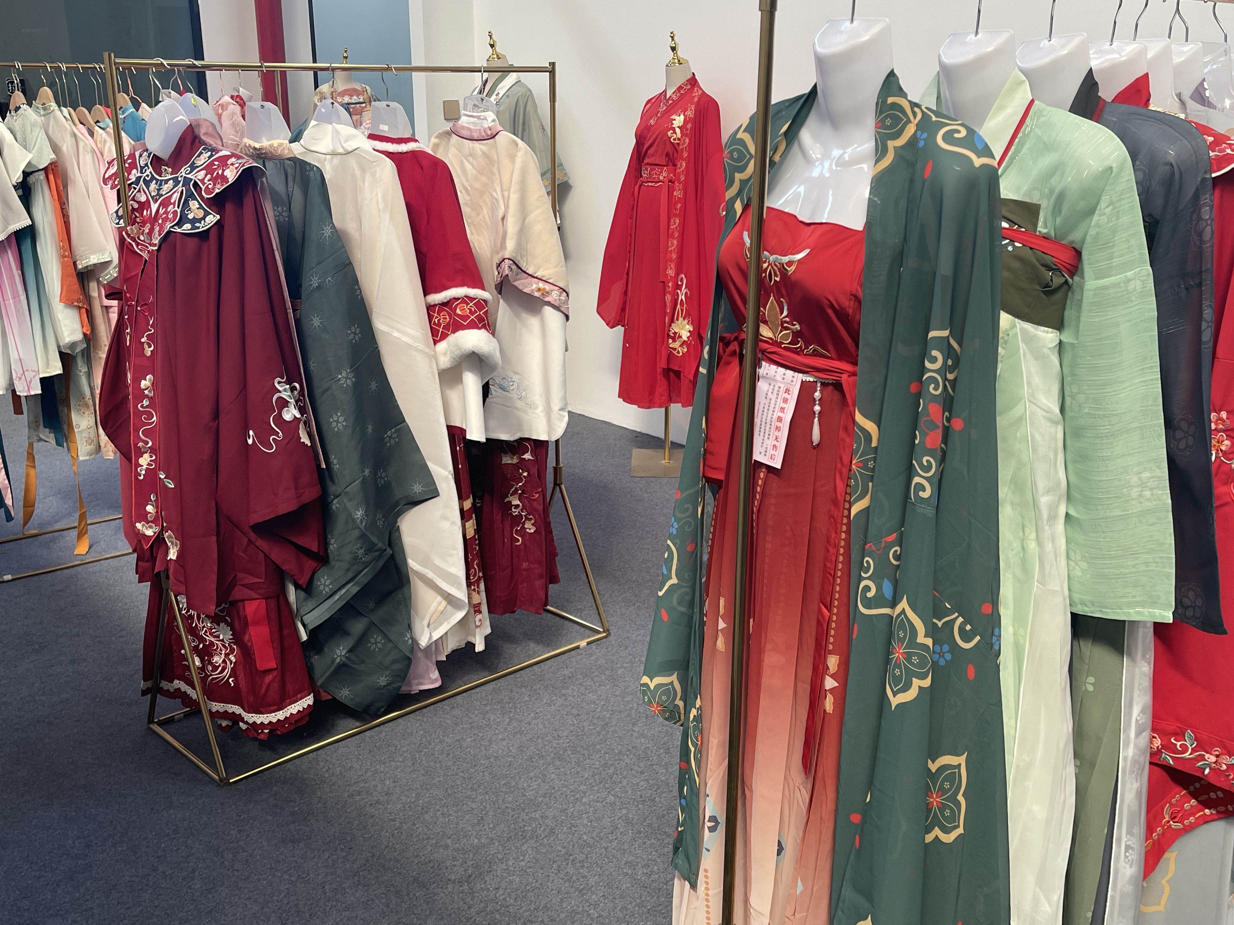 汉服行业产业链结构及投资分析_人保财险政银保 ,人保护你周全