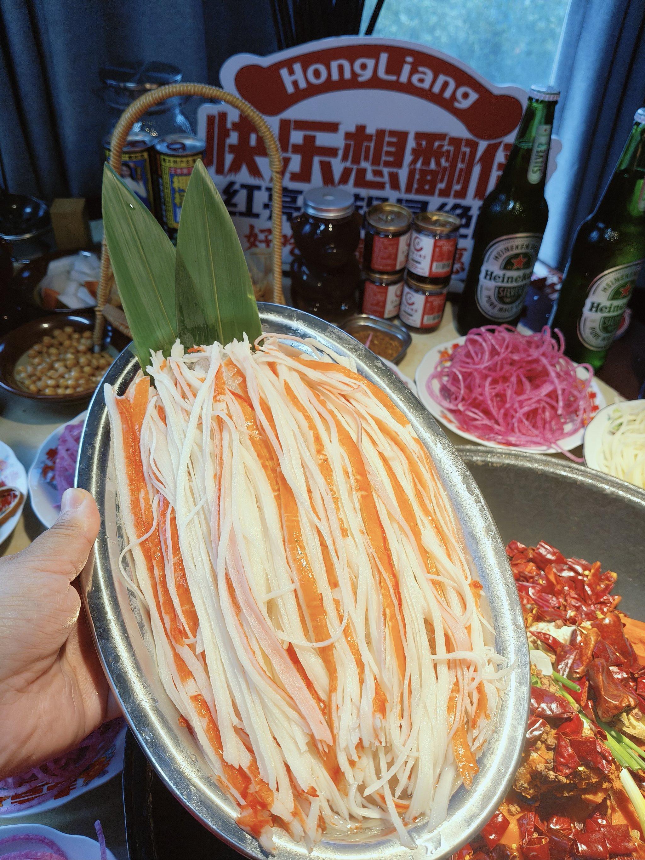 中国火锅:当“红油锅底”遇上“清汤派”,谁才是“火锅之王”?_人保财险政银保 ,拥有“如意行”驾乘险,出行更顺畅!