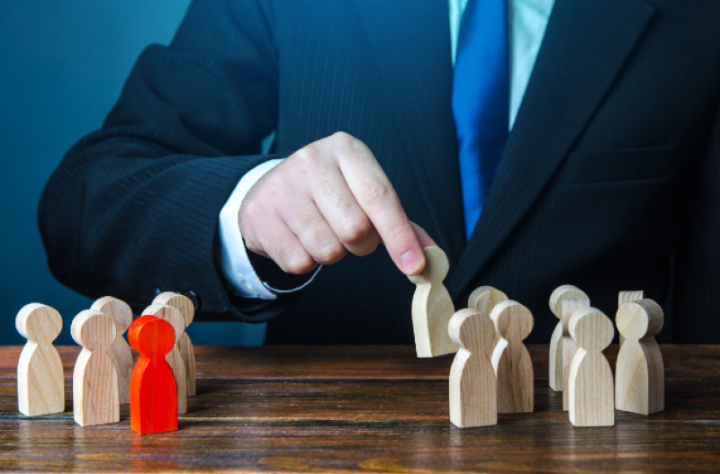 AI抢饭碗？解密保险独立代理人月入1.9万元真相：高净值客户只认人工服务