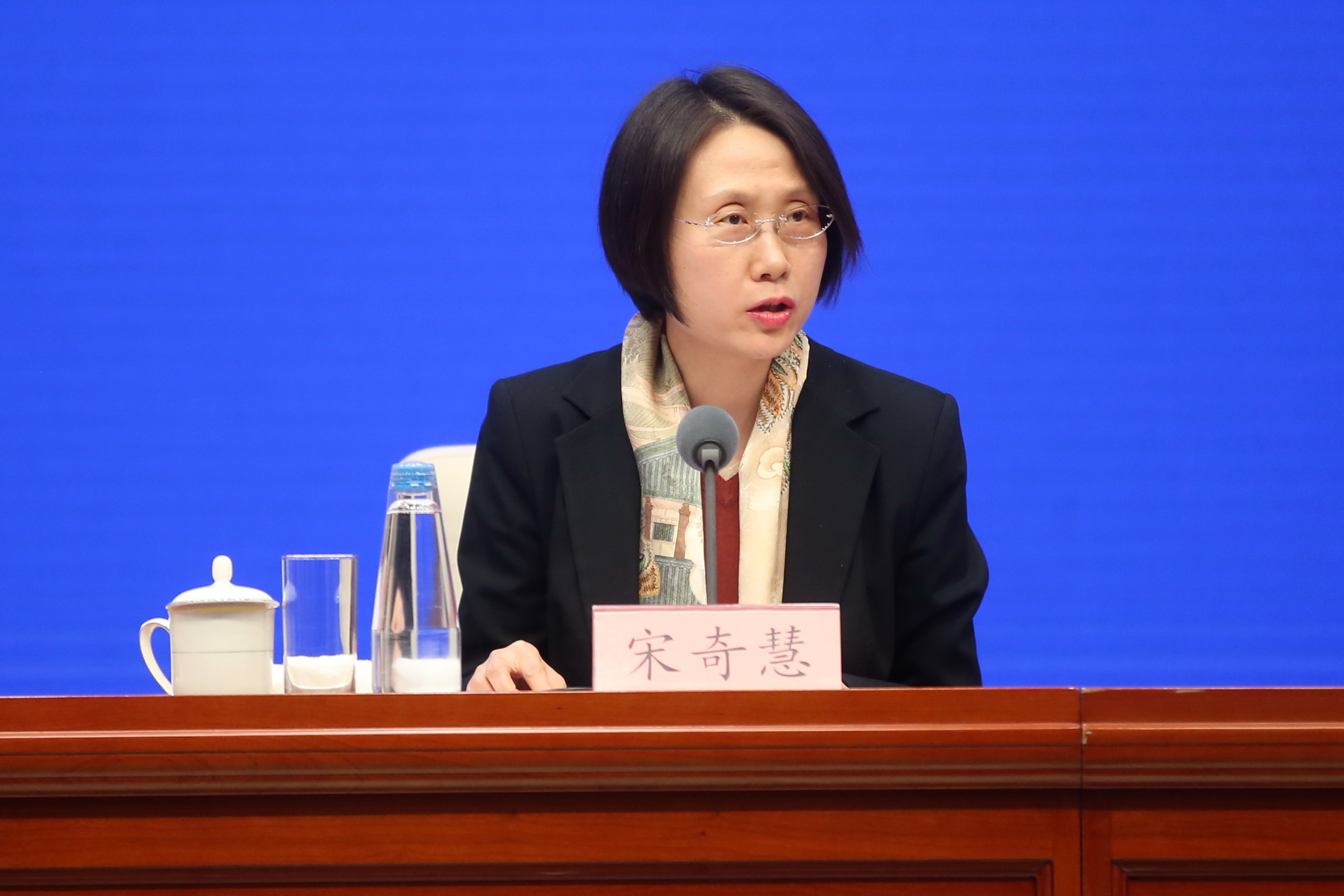 今日看点｜国新办将举行吹风会，介绍提升中药质量促进中医药产业高质量发展有关情况