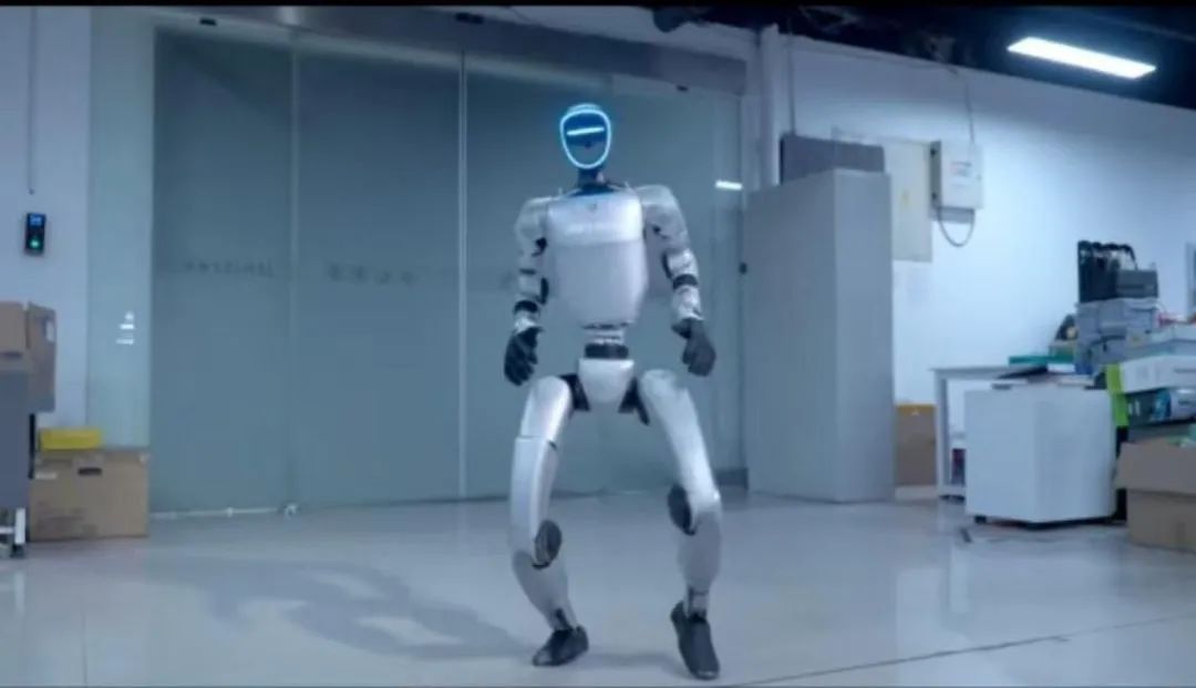 新华视点丨人形机器人加速跑进量产元年，我们准备好了吗？