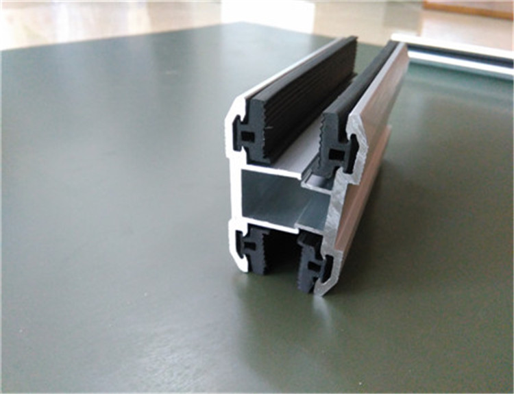 天合光能获得发明专利授权：“压块组合件及其安装方法和光伏系统”