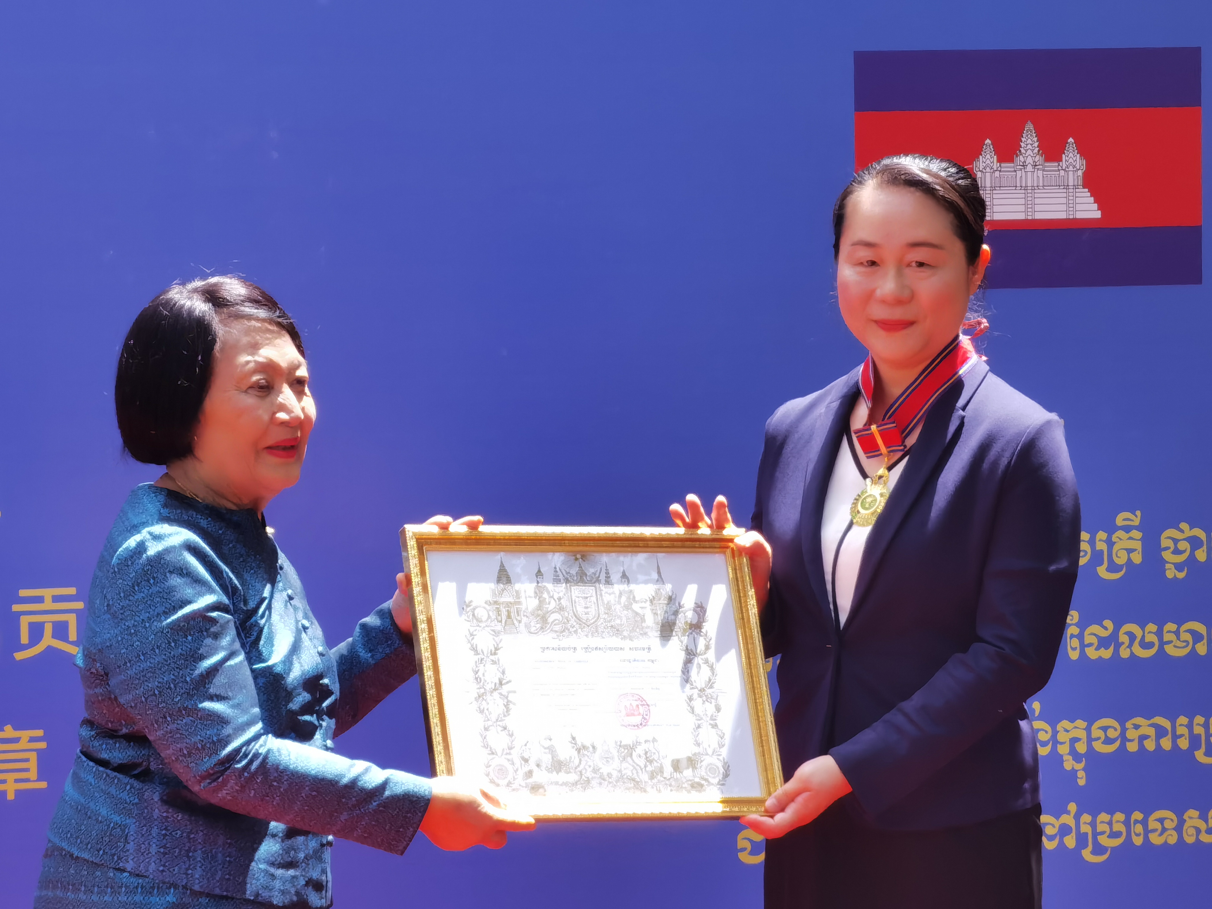 国家发展改革委与柬埔寨有关部门签署三份合作文件