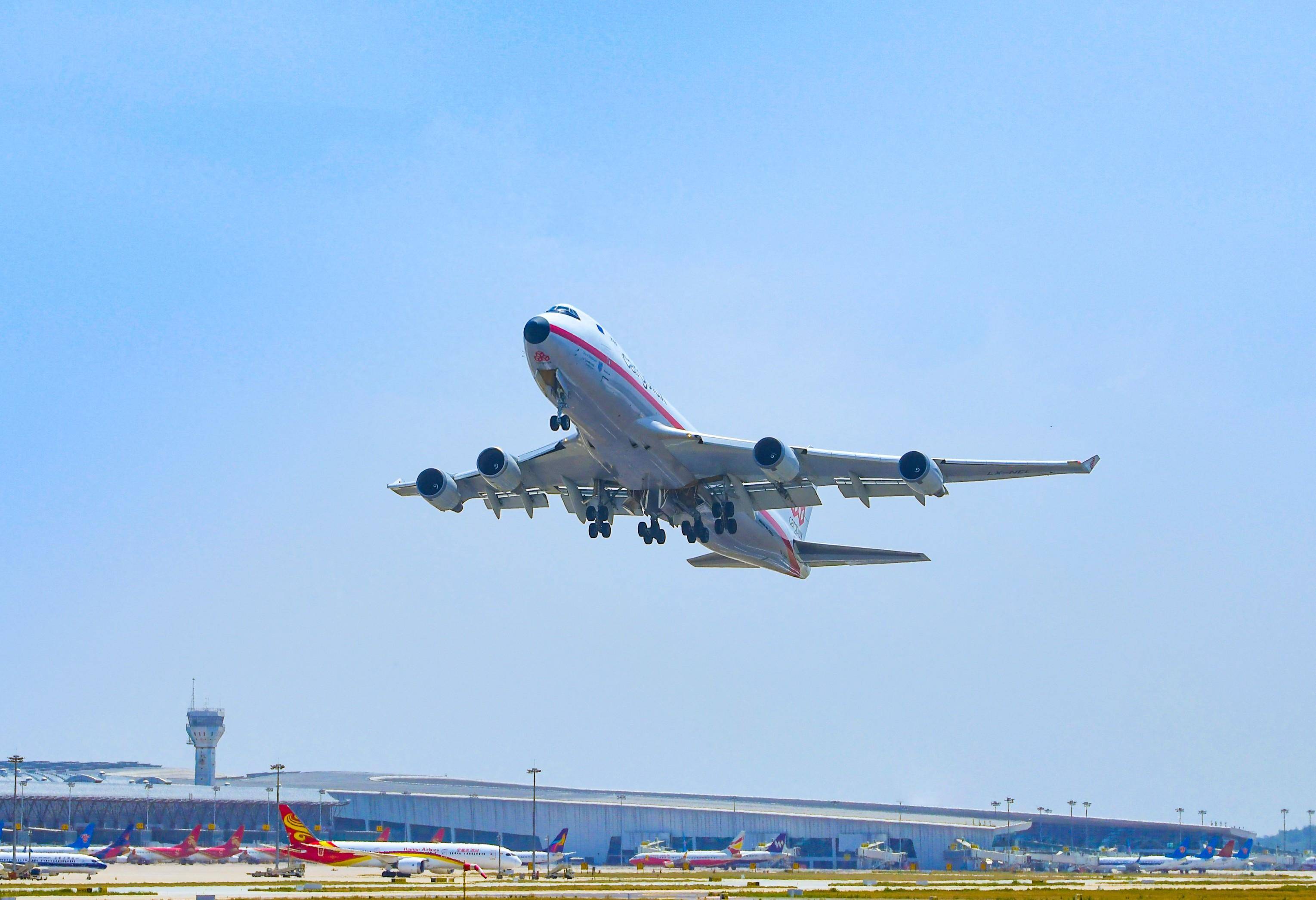 货运业务增势强劲 航空市场回暖可期
