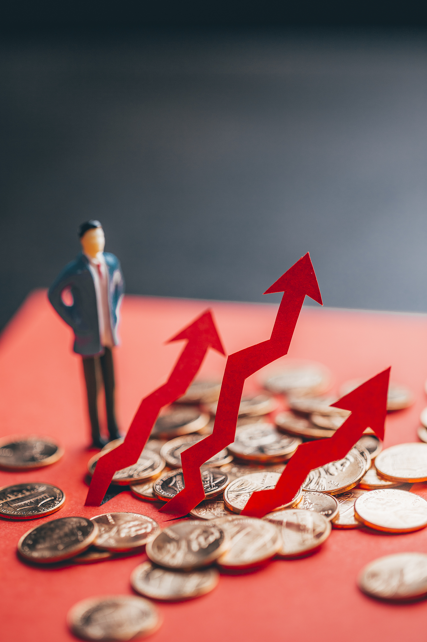 一季度财政收入降幅收窄，月度增幅由负转正