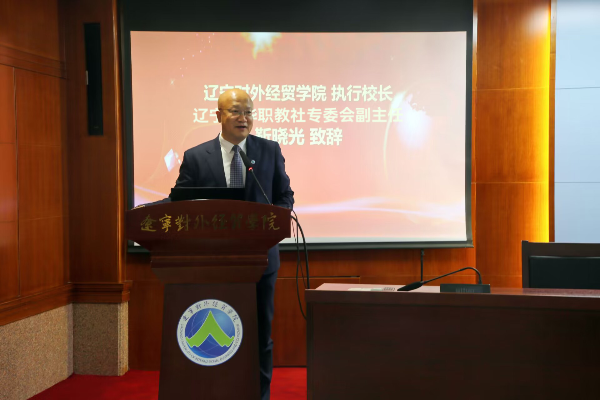 中国民办教育协会高等教育数字化专业委员会第一届理事会在三亚举办 响应加快推动教育数字化