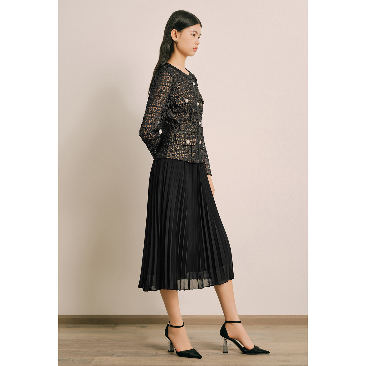 嘉曼服饰（301276）2025年一季报简析：增收不增利