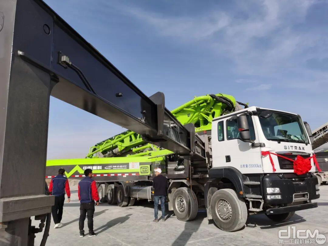 中联重科获得发明专利授权：“液压油箱及泵车”