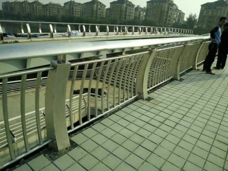 陕建股份获得发明专利授权:“一种外包式桥梁护栏模板及其安装方法”