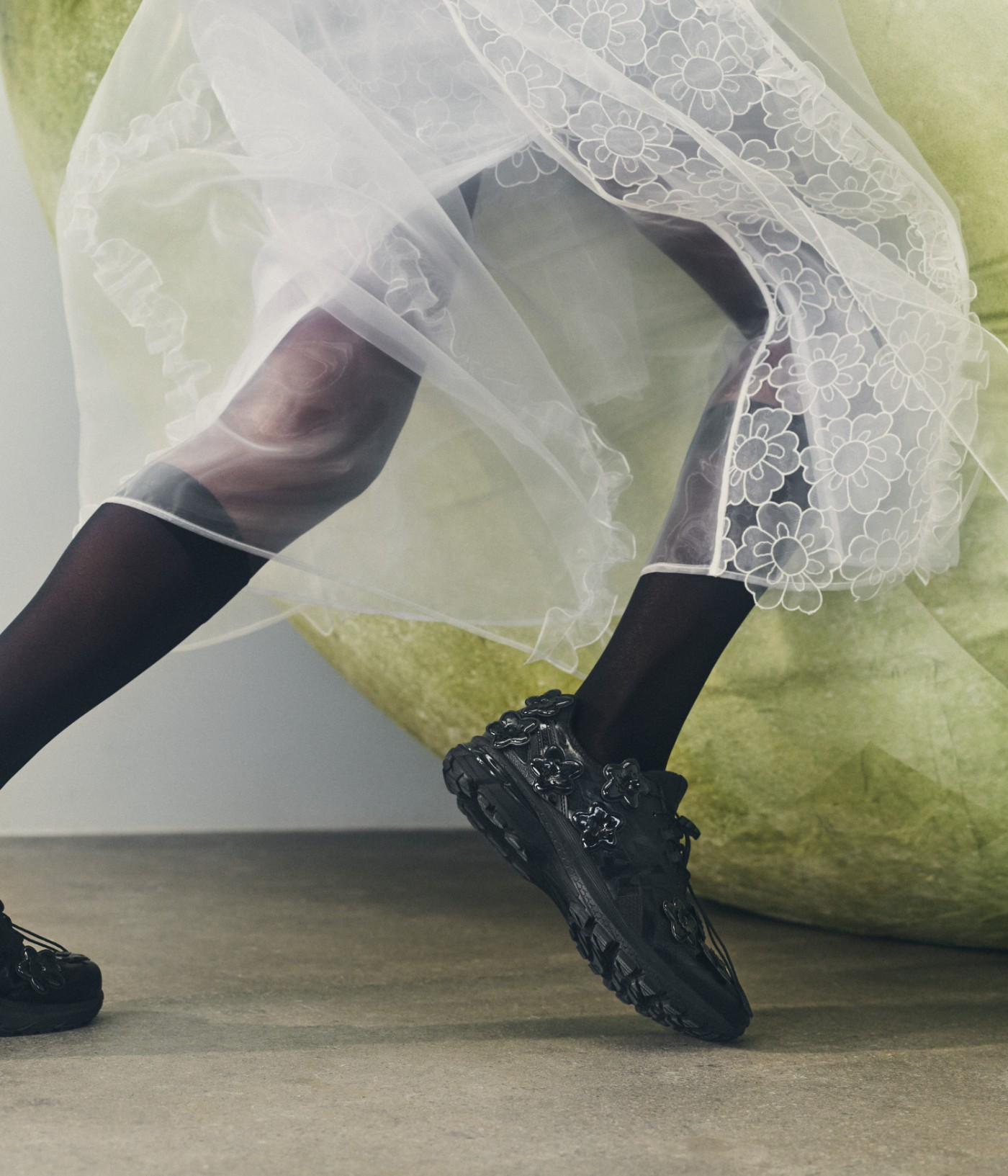 Cecilie Bahnsen x ASICS 联名鞋款即将登场