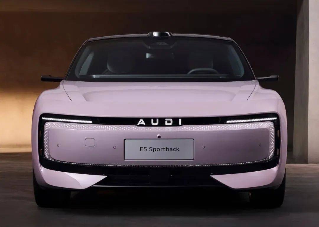 全新AUDI首款车型震撼登场！奥迪E5 Sportback开启豪华电动新章