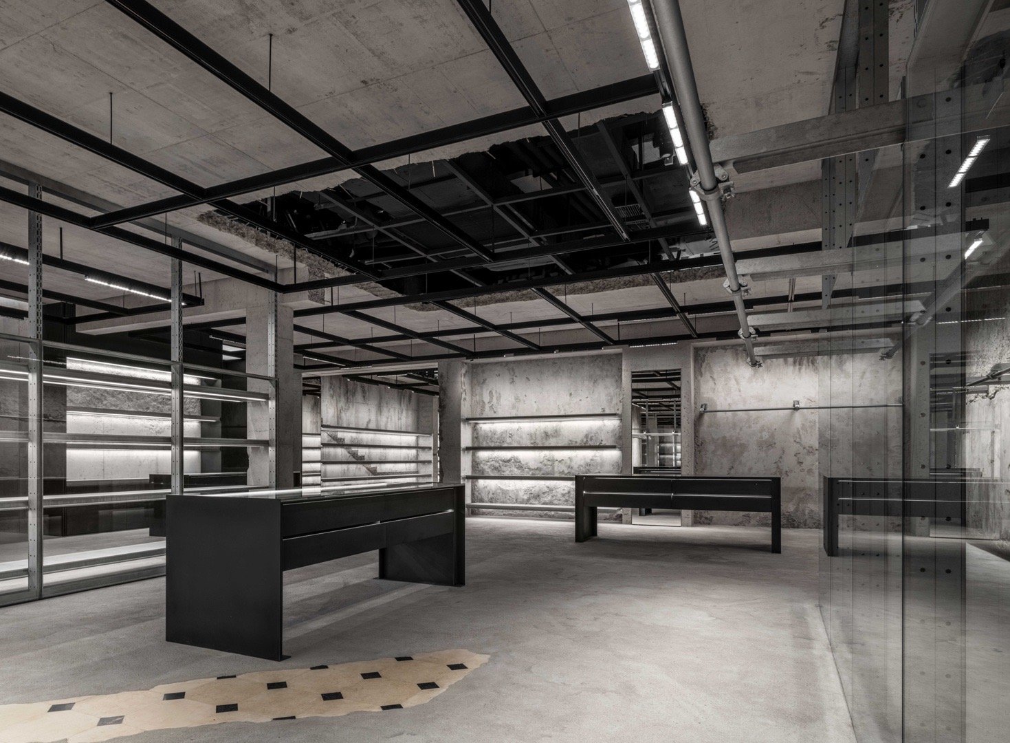 巴黎世家北京旗舰启幕 全球最大空间重塑奢华零售体验