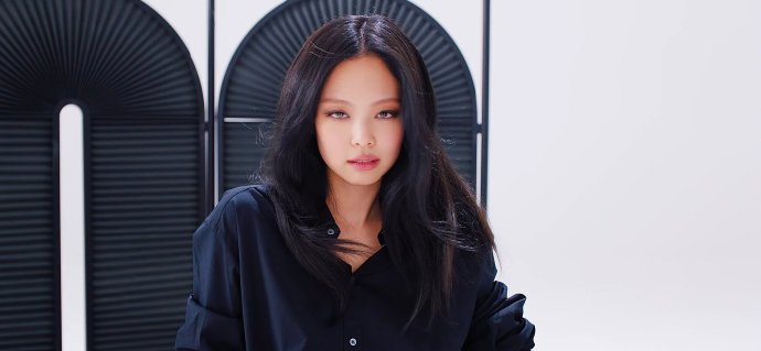 Jennie获封高缇耶“终极缪斯”领衔2025早秋系列