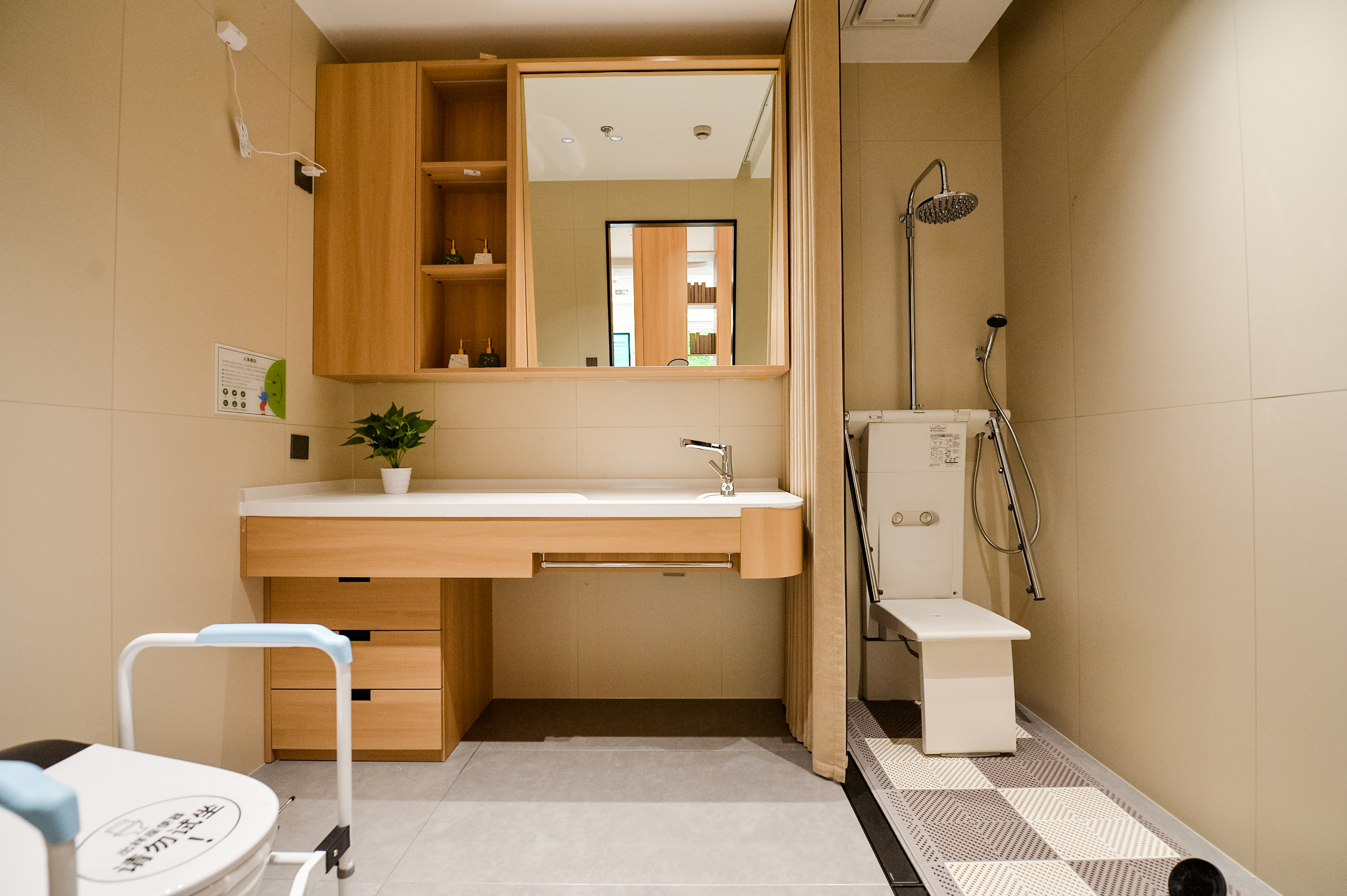 养老变享老　数字适老开启“银发友好”新时代