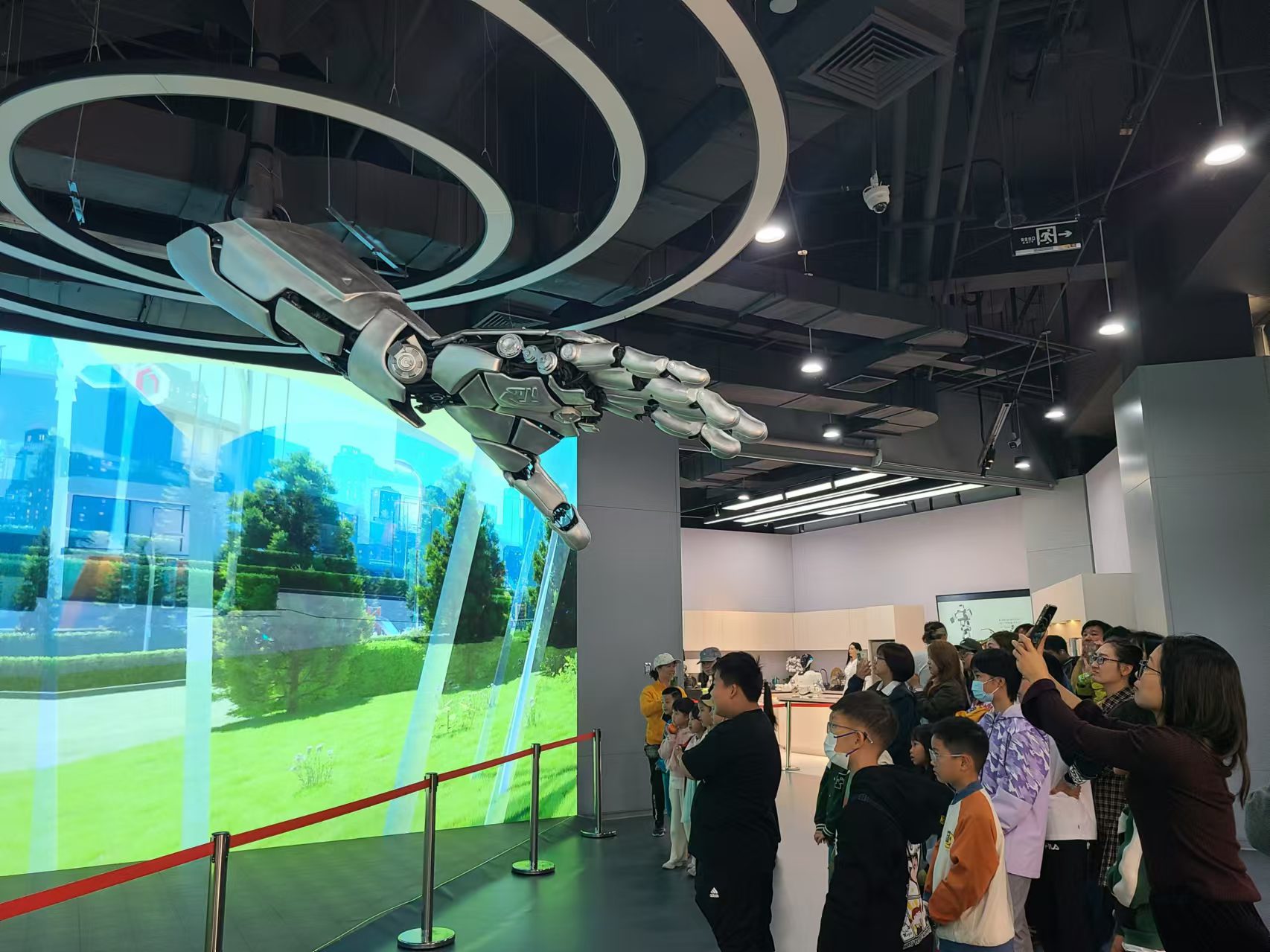 在北京，机器人“闯”出大世界