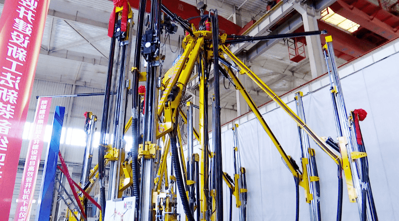 首台全国产化超大直径竖井掘进机下线