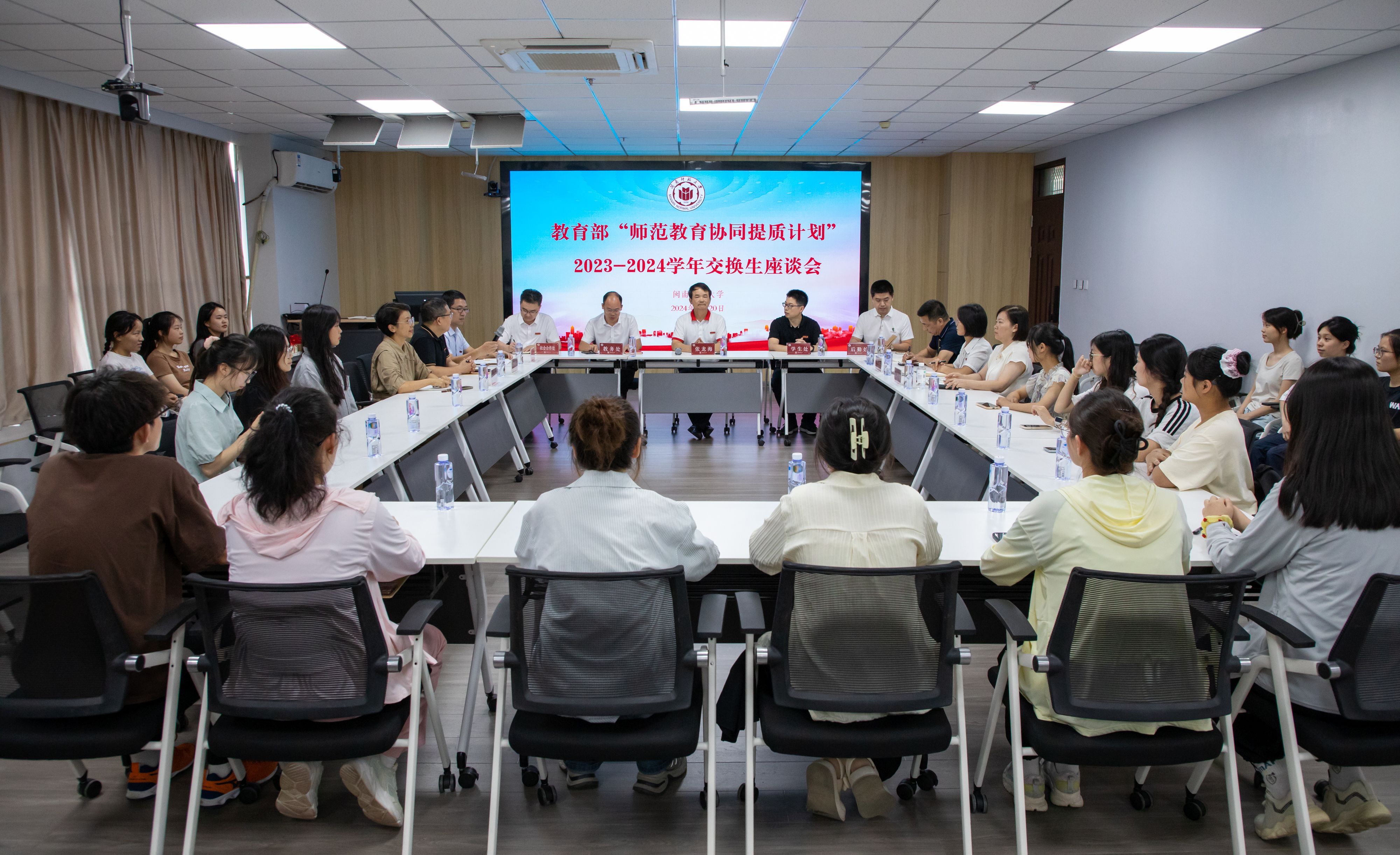 教育部召开高校毕业生就业工作座谈会