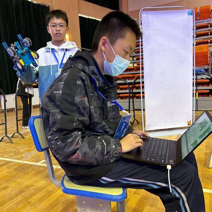 福州：机器人竞赛显身手