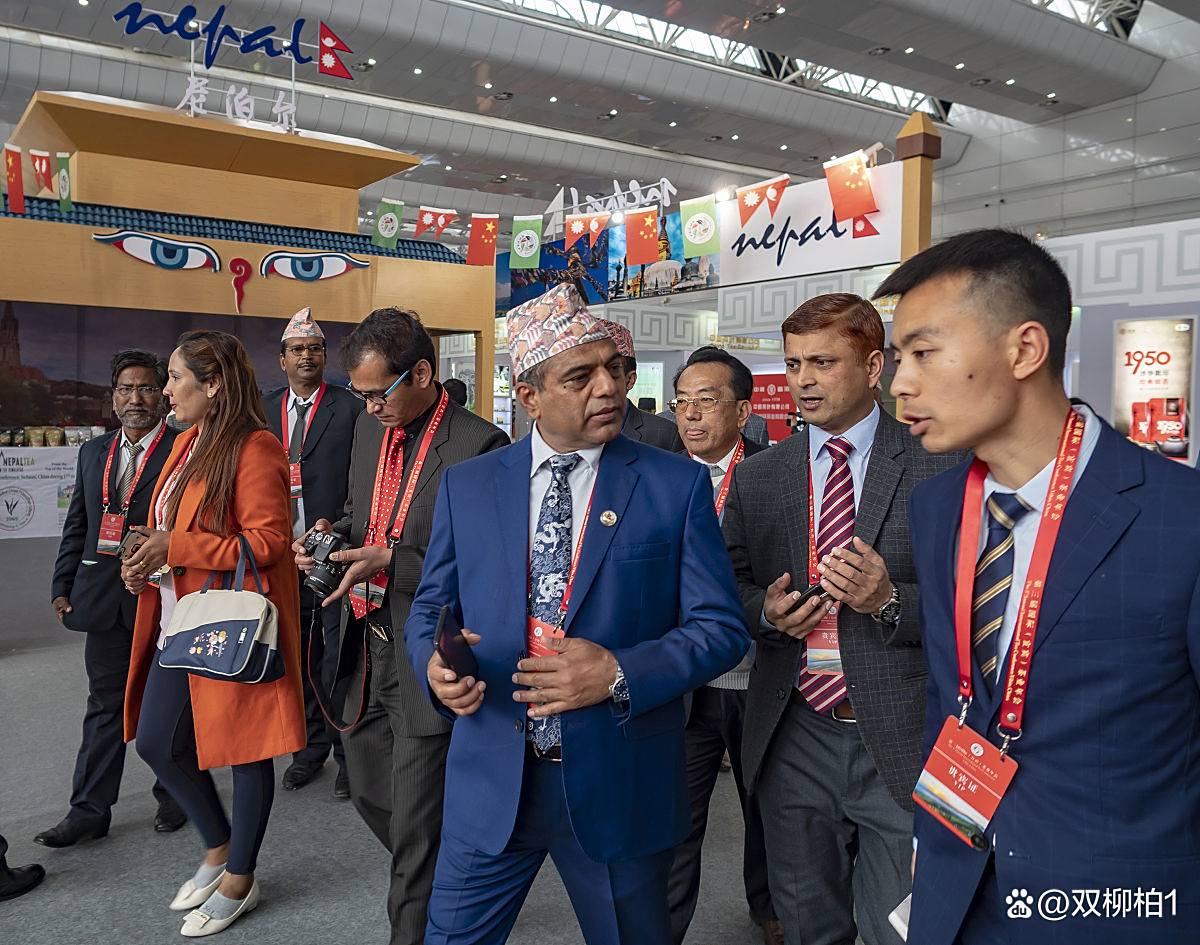 王毅会见孟加拉国临时政府外交负责人图希德