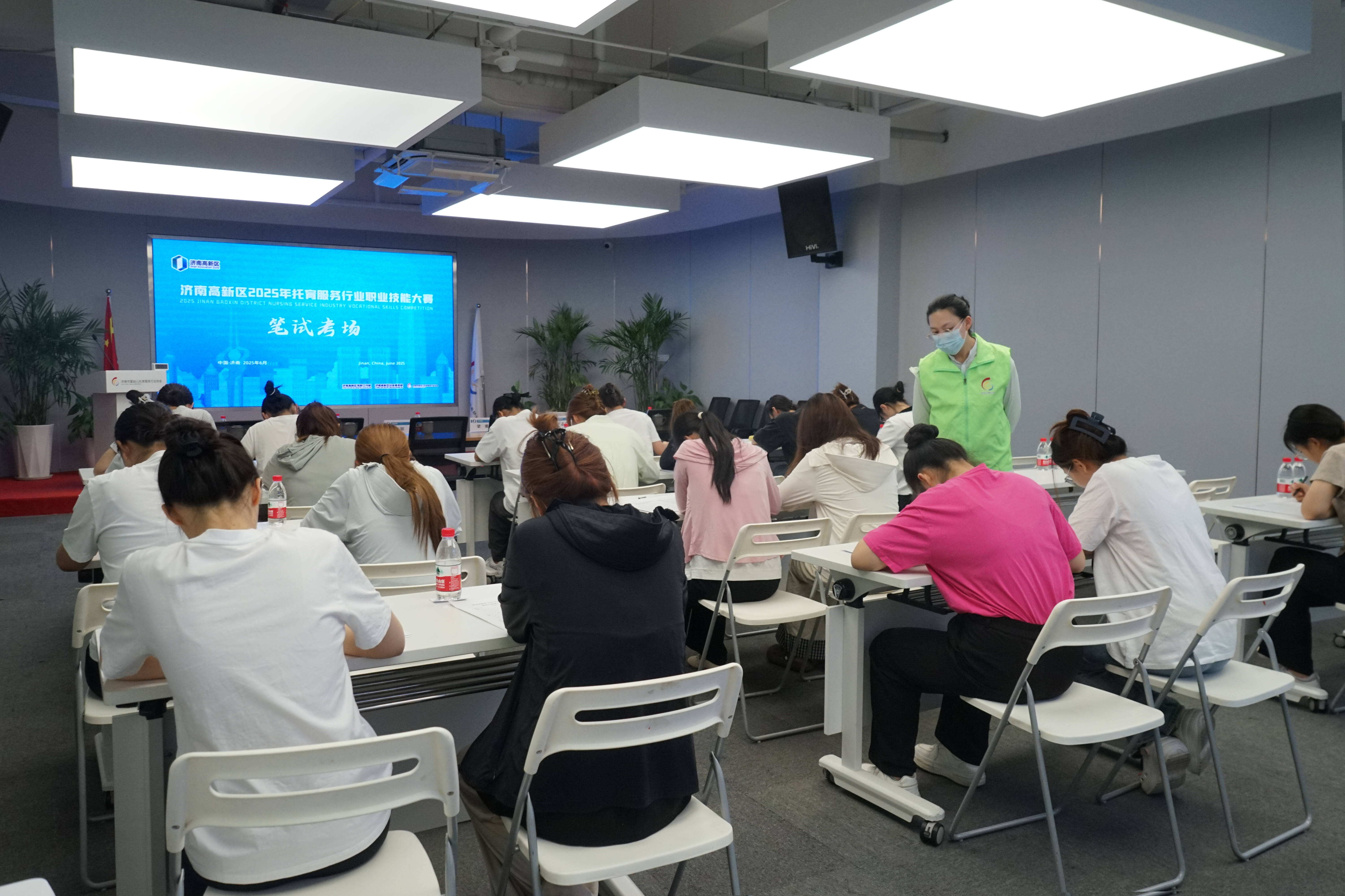 人保财险政银保 ,拥有“如意行”驾乘险，出行更顺畅！_2025托育服务行业竞争格局分析与未来五年发展预测，政策红利下的千亿赛道角逐