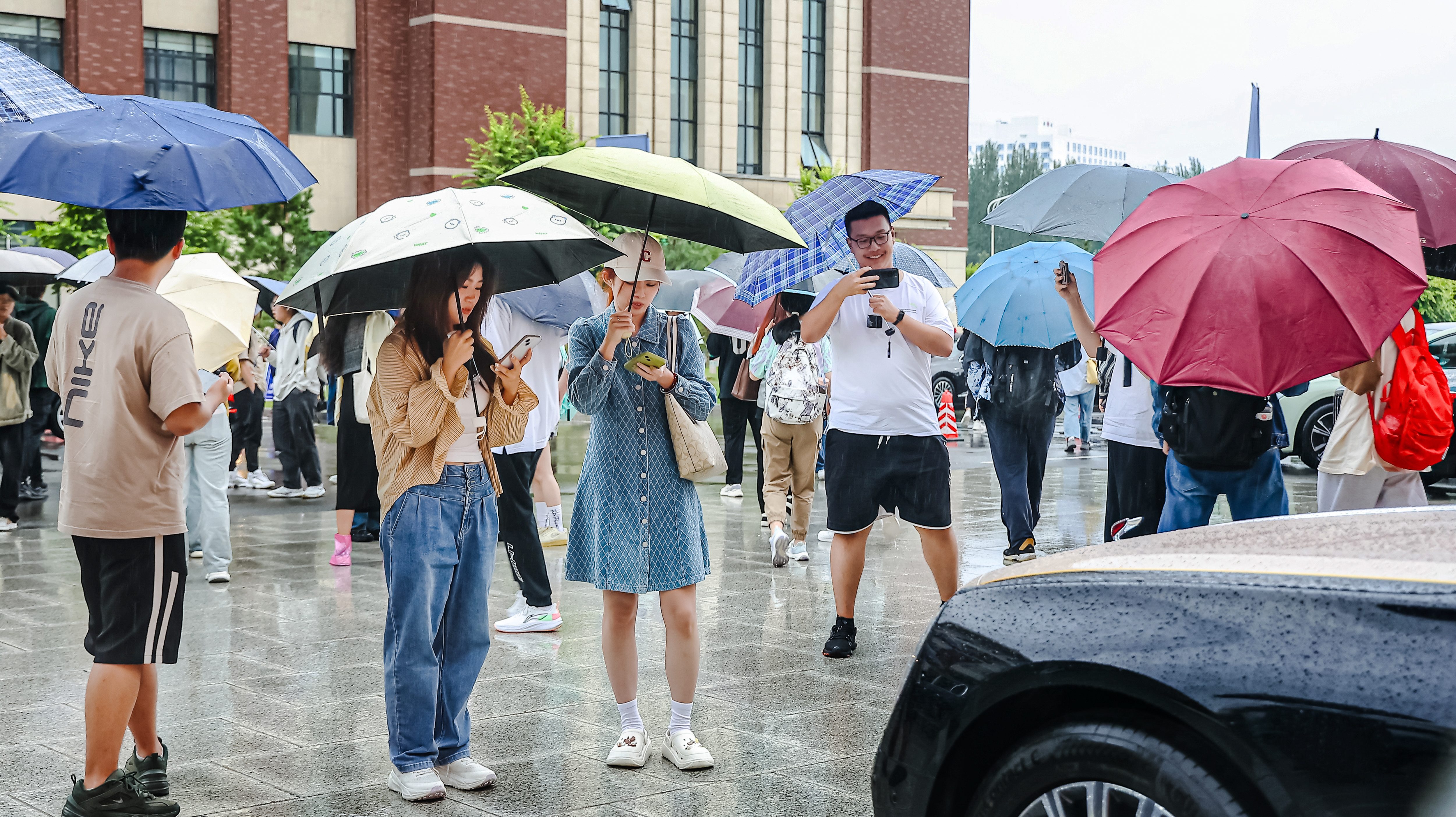 中国一汽与吉林大学、长春市政府分别签署战略合作协议
