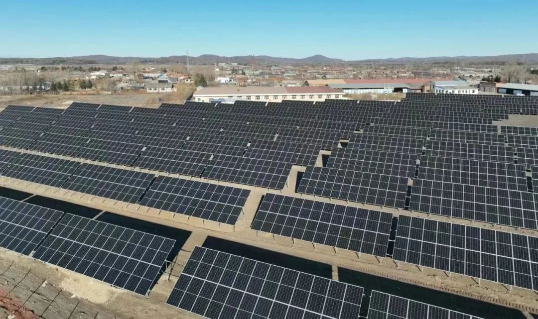 亚玛顿获得外观设计专利授权：“太阳能光伏瓦（BC三曲式）”