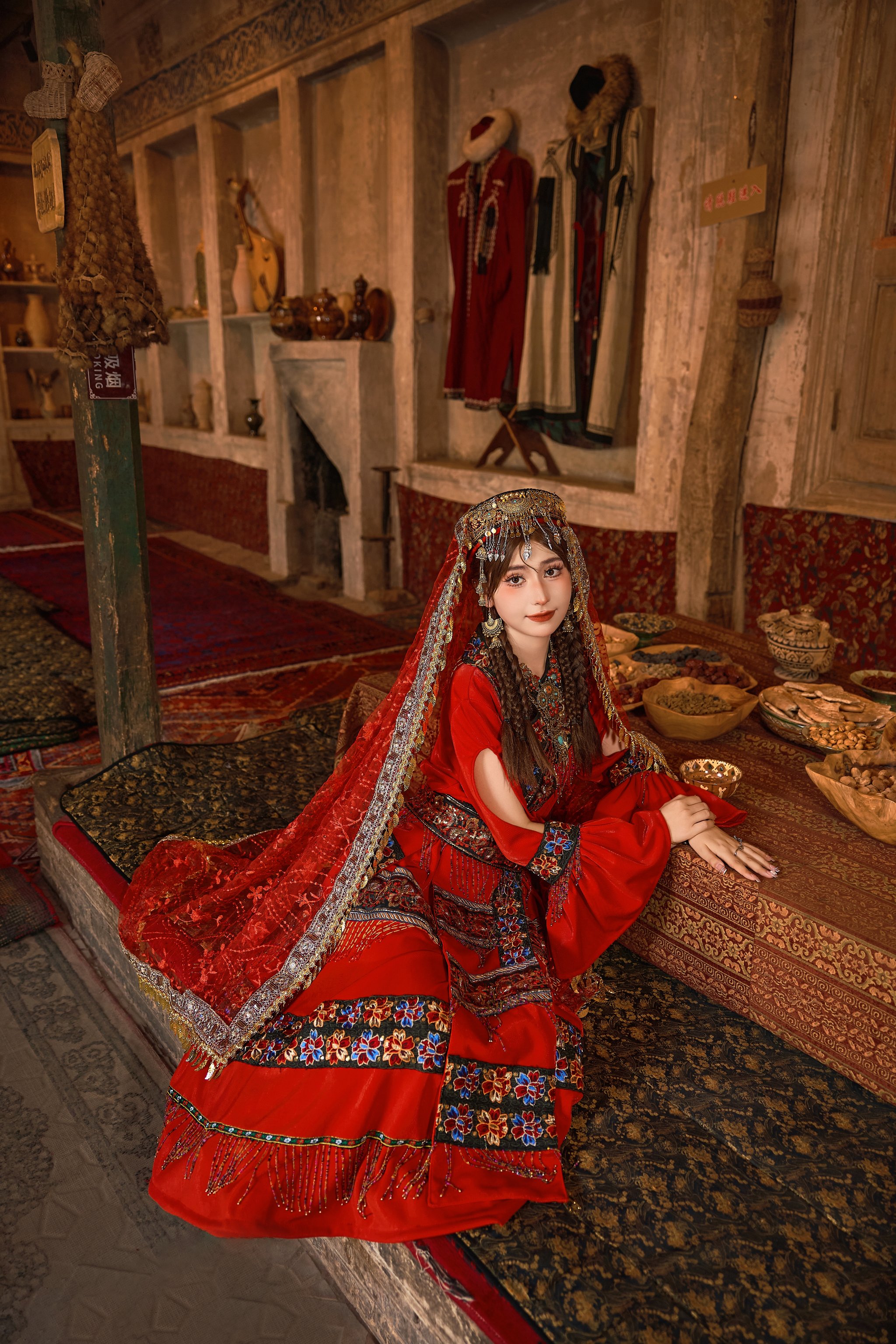 从新疆西藏美术作品展上看靳尚谊的《塔吉克新娘》