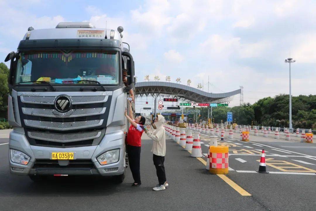 交通运输业向新提速