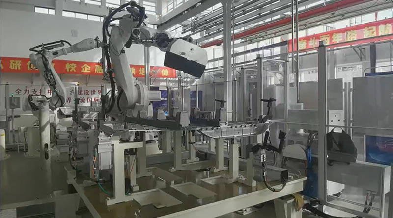 北京市委书记尹力：推动机器人在工业、制造业、商业等领域广泛应用