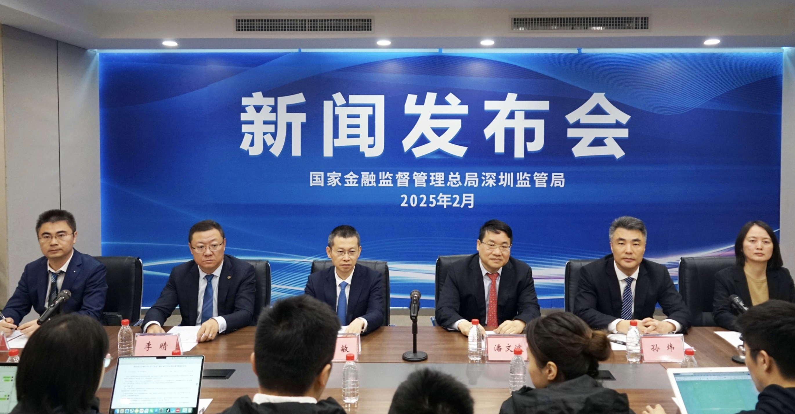 商业银行年内密集停发信用卡 行业转型提质步伐加快