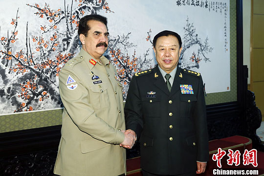 王毅会见巴基斯坦陆军参谋长穆尼尔