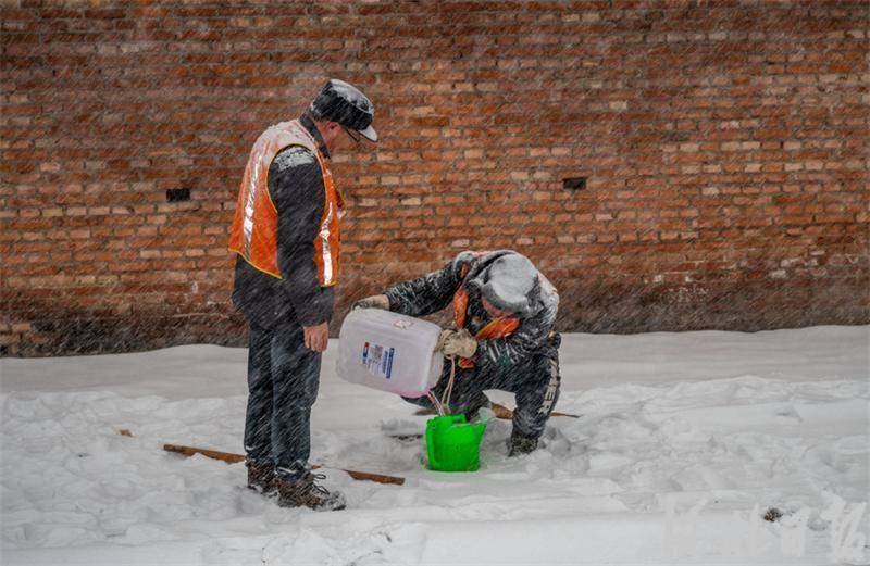 铁建重工获得发明专利授权：“一种承压建筑智能化屋顶除雪系统及除雪方法”