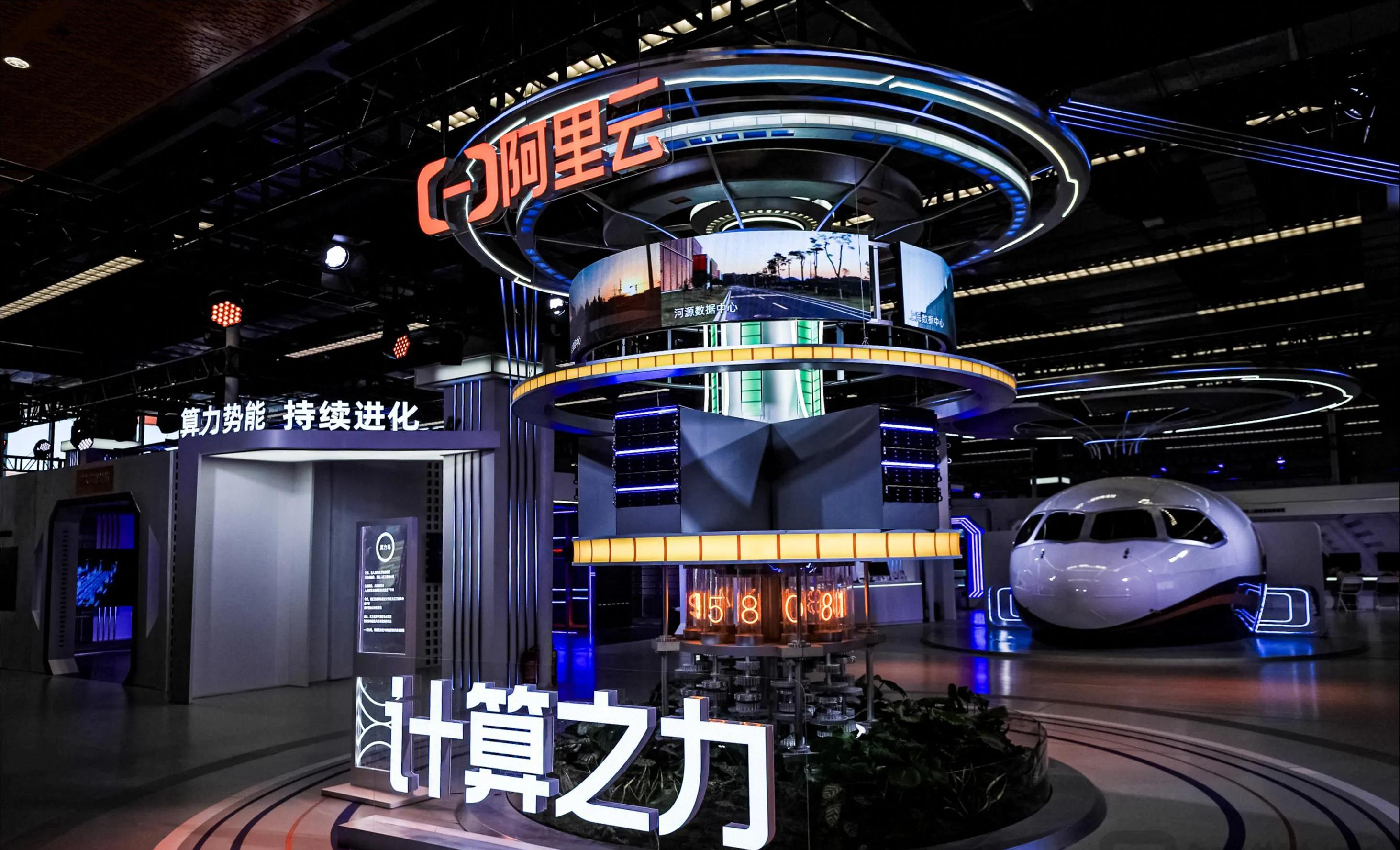 “全球首发”“中国首秀”彰显人工智能向“新”力