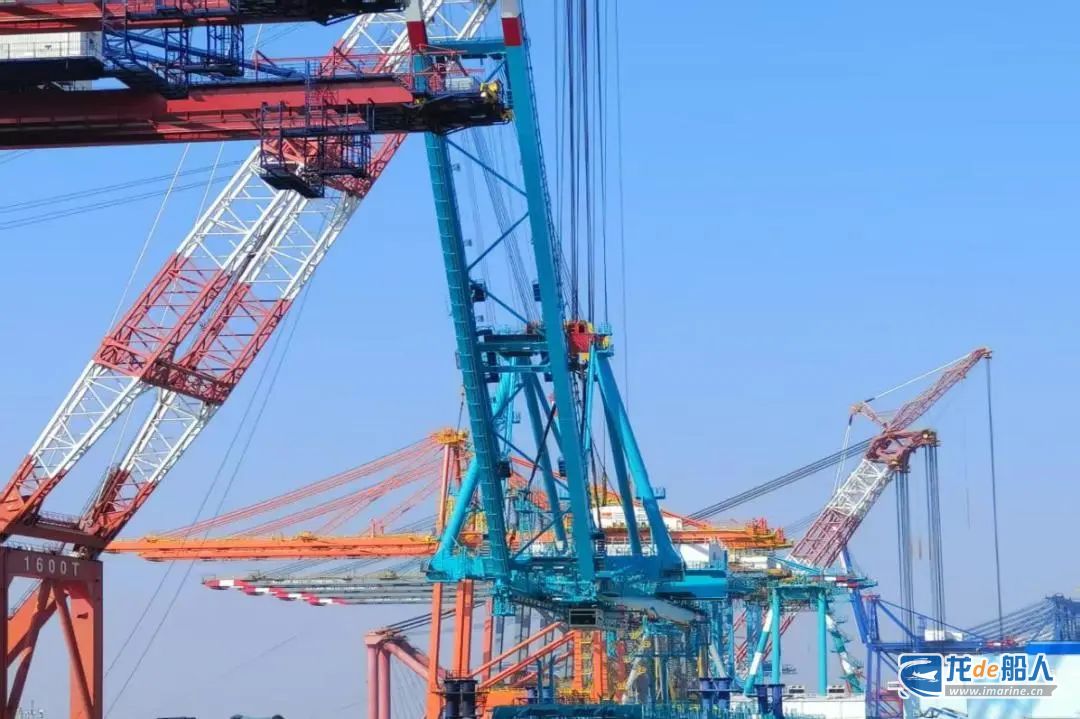 振华重工获得发明专利授权：“一种桥式卸船机的后大梁与机房组件整体吊装方法”