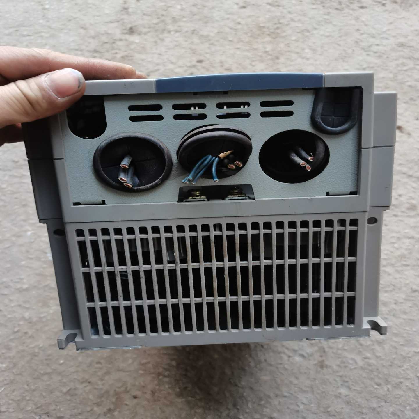 麦格米特获得外观设计专利授权：“变频器”