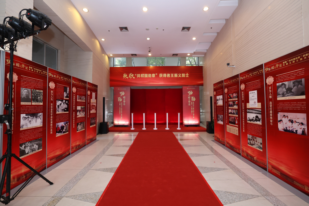 在展场 | 琉光璃彩:火淬千年光,璃彩映今朝