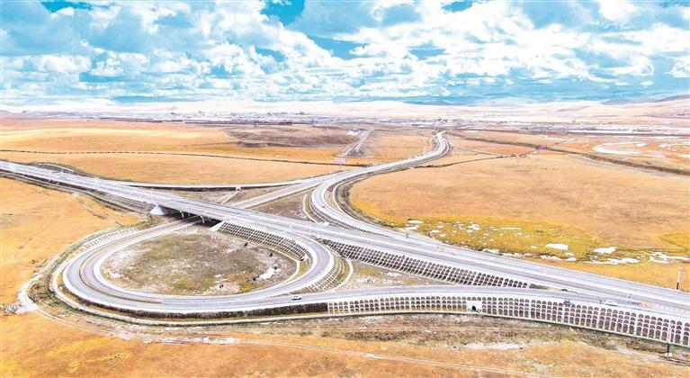 西藏基础设施不断完善 2024年底公路通车总里程达12.49万公里