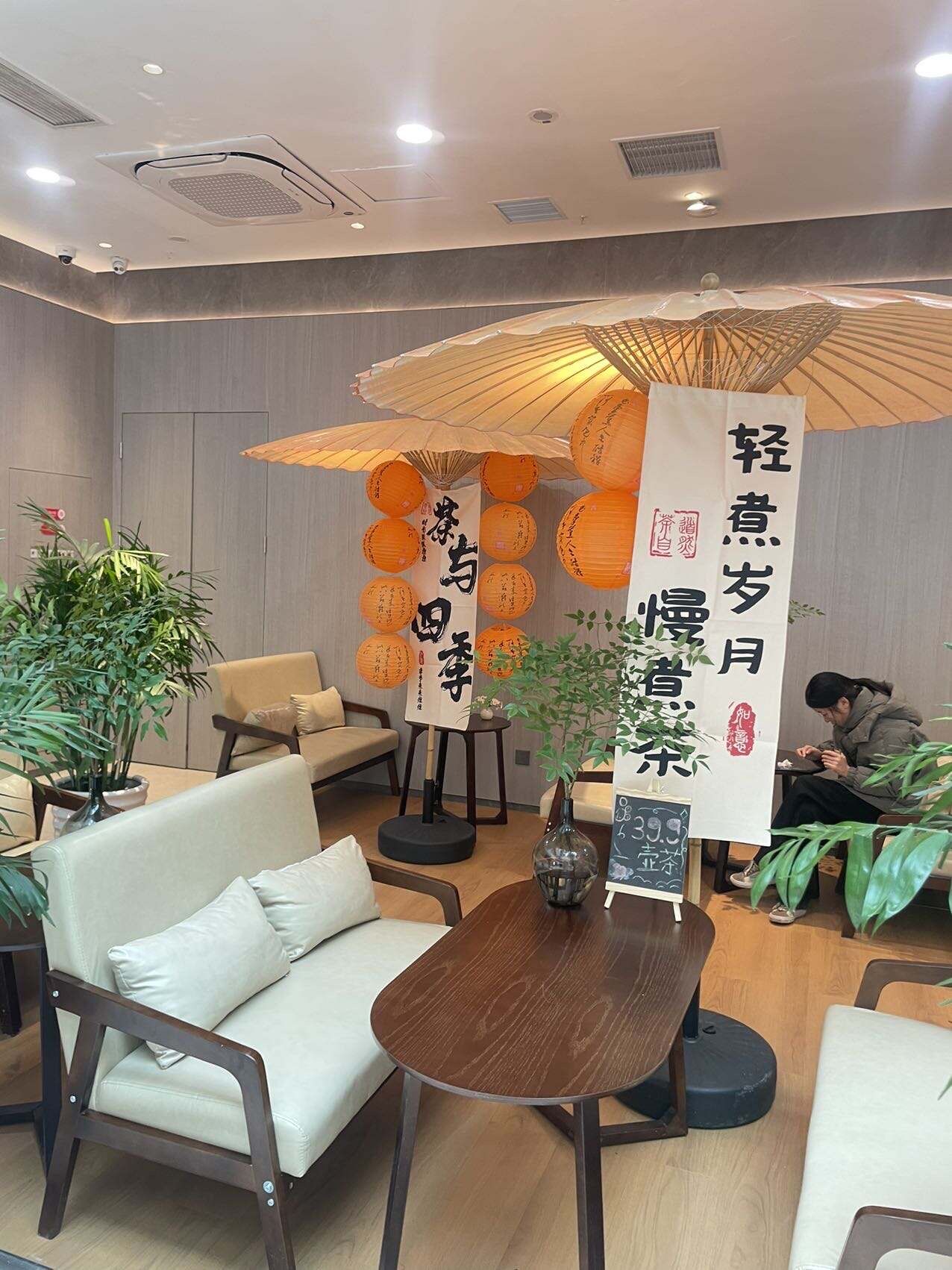 海底捞首家创新概念店落地 开业首个周末门店翻台率破6次