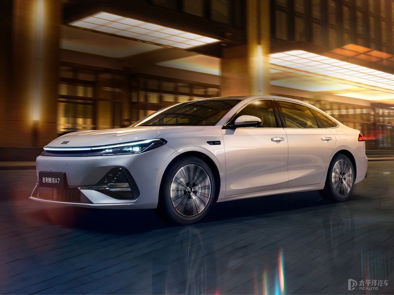 吉利银河A7上市 弥补中型轿车布局空白