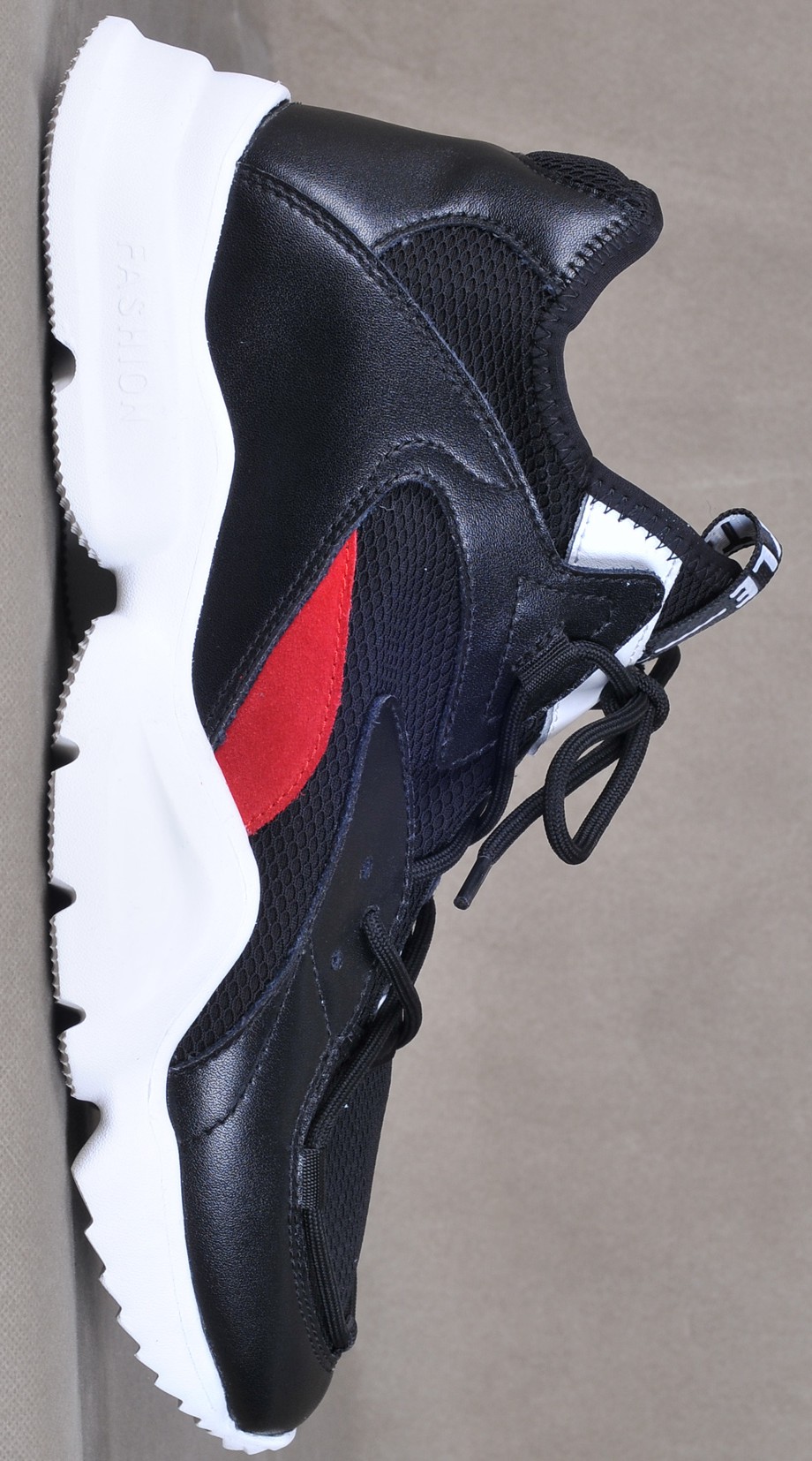 天创时尚获得外观设计专利授权：“鞋（2412020）”