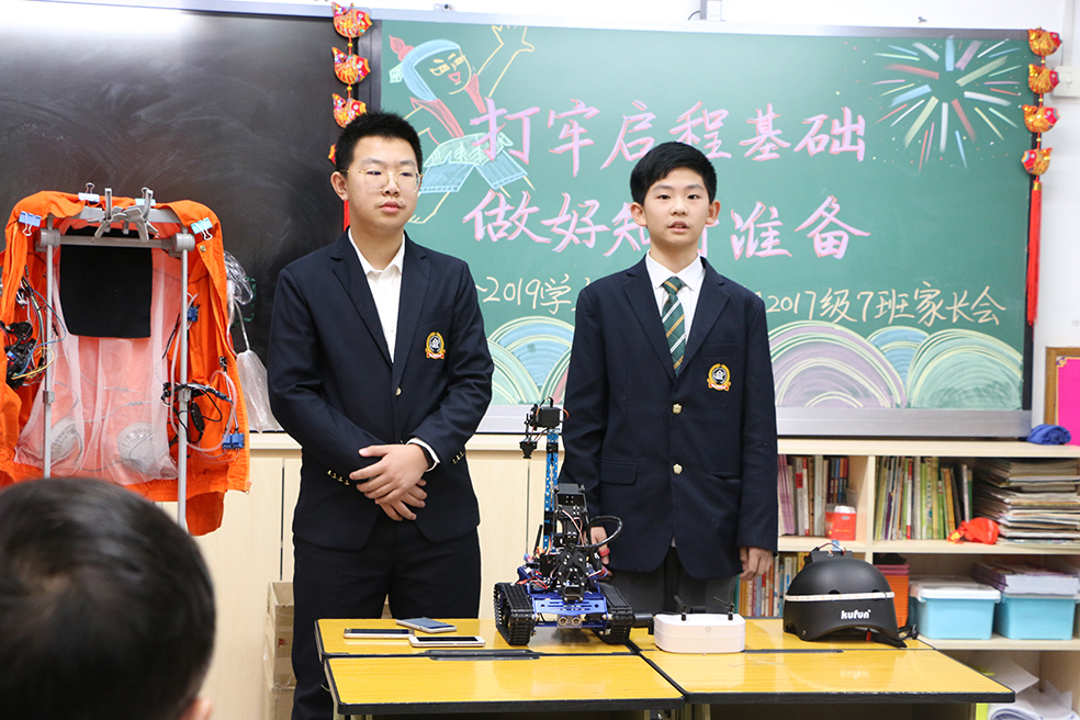 半岛青少年人工智能创新教育实践基地在青岛启动