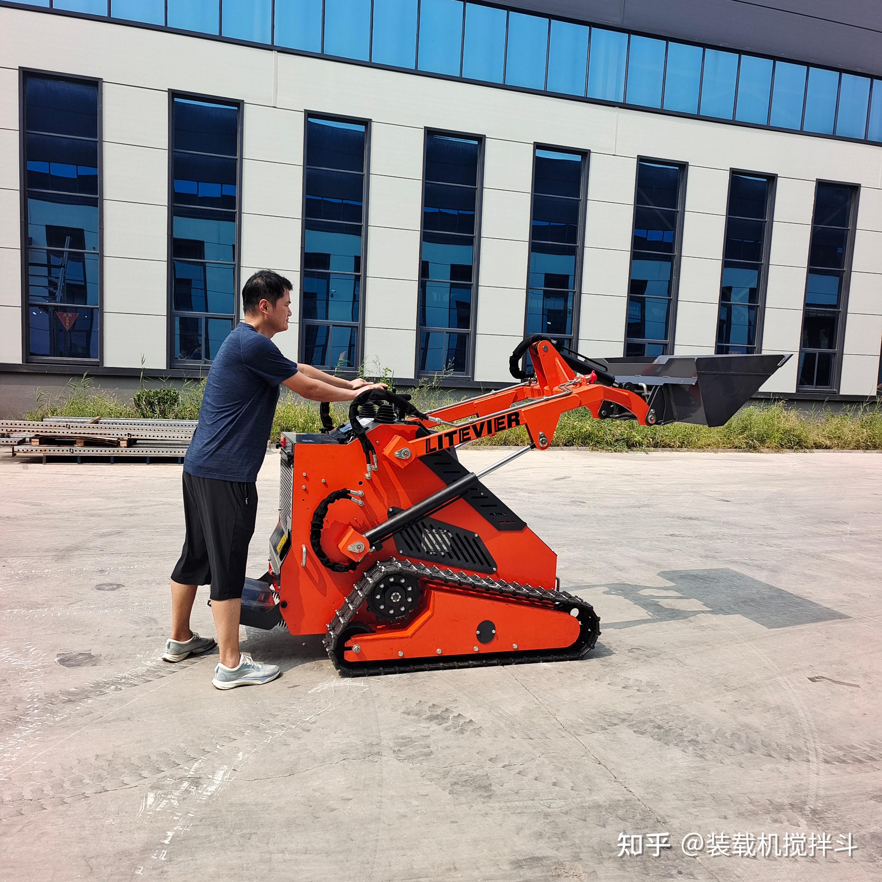 山河智能获得外观设计专利授权：“滑移装载机驾驶室内饰(SWTL5238)”