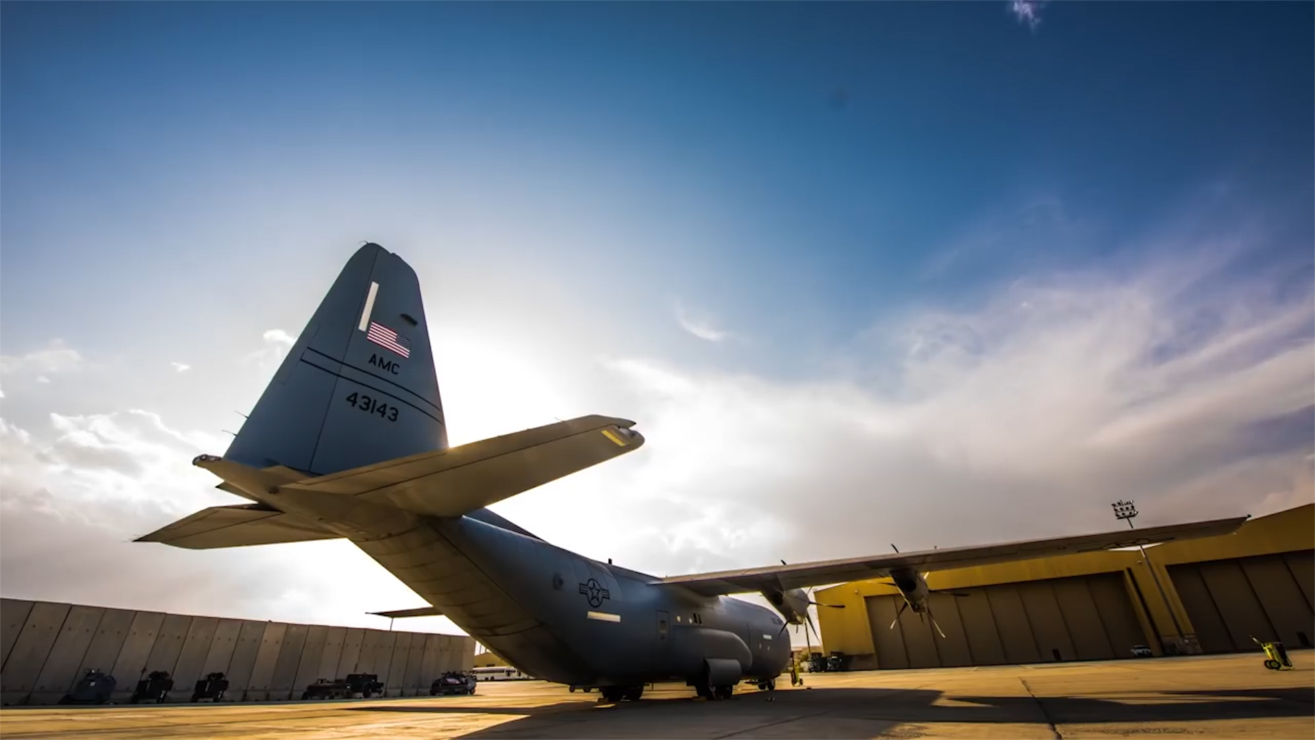 佳力奇:核心产品为飞机复材零部件以及导弹复材零部件