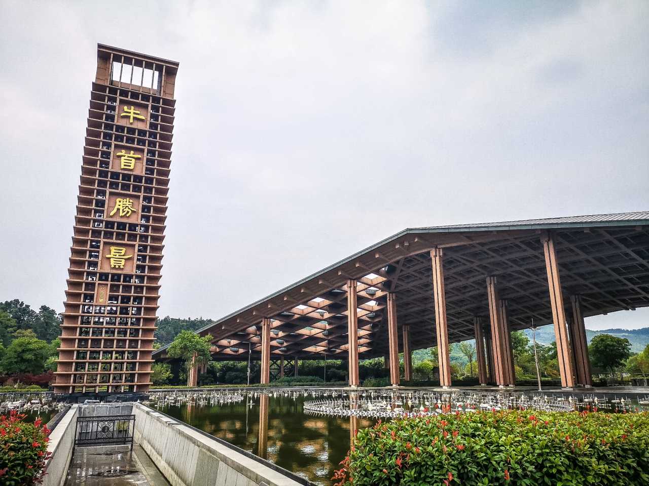 罗 牛 山：公司采取“自繁自养”为主，“公司+农户”合作方式为辅的养殖策略