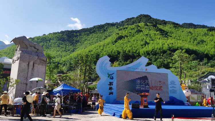 罗 牛 山：公司采取“自繁自养”为主，“公司+农户”合作方式为辅的养殖策略