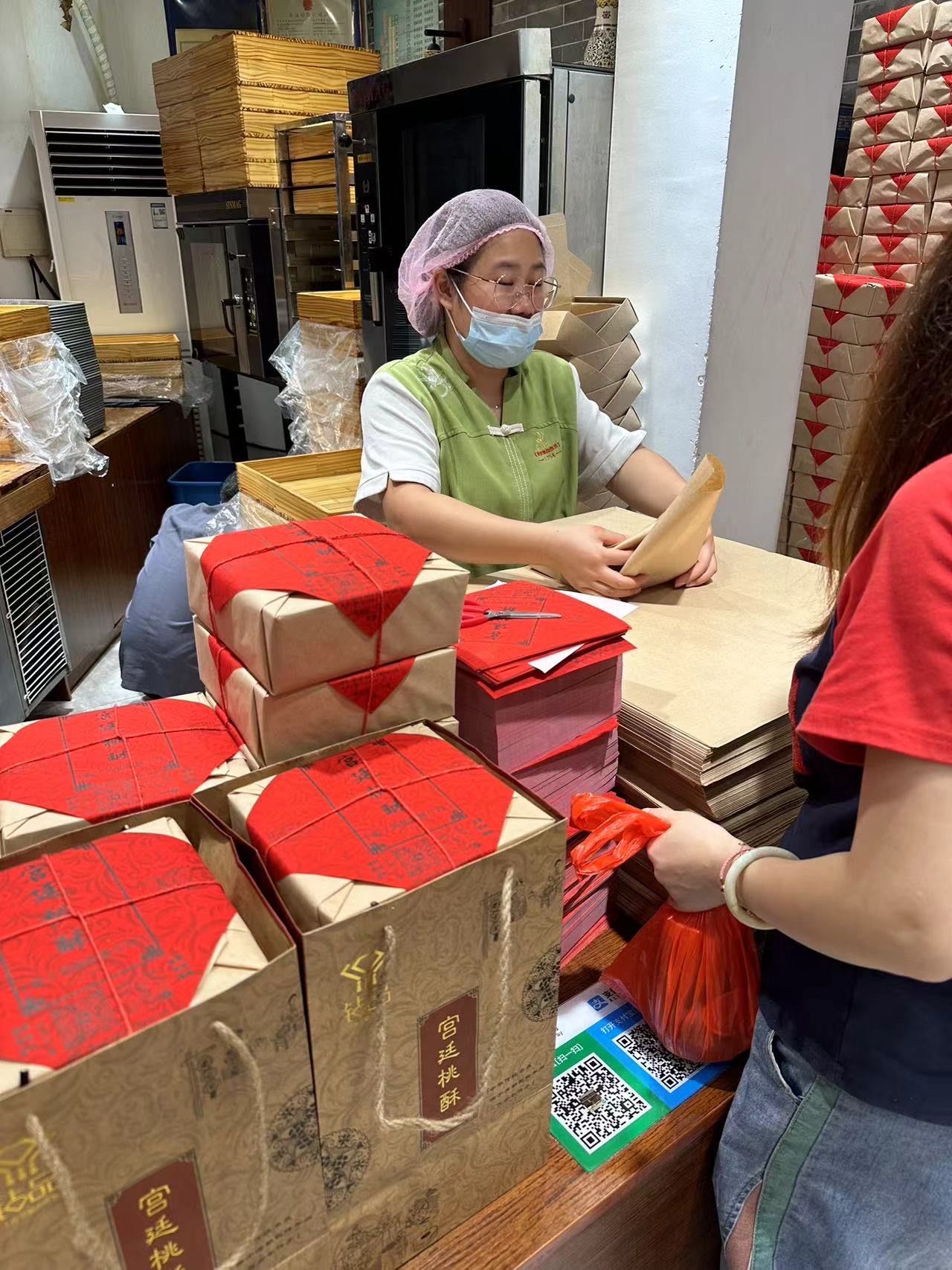 月下团圆品核桃，顺中藏金赢好运！六个核桃中秋送“金核桃”引爆全城