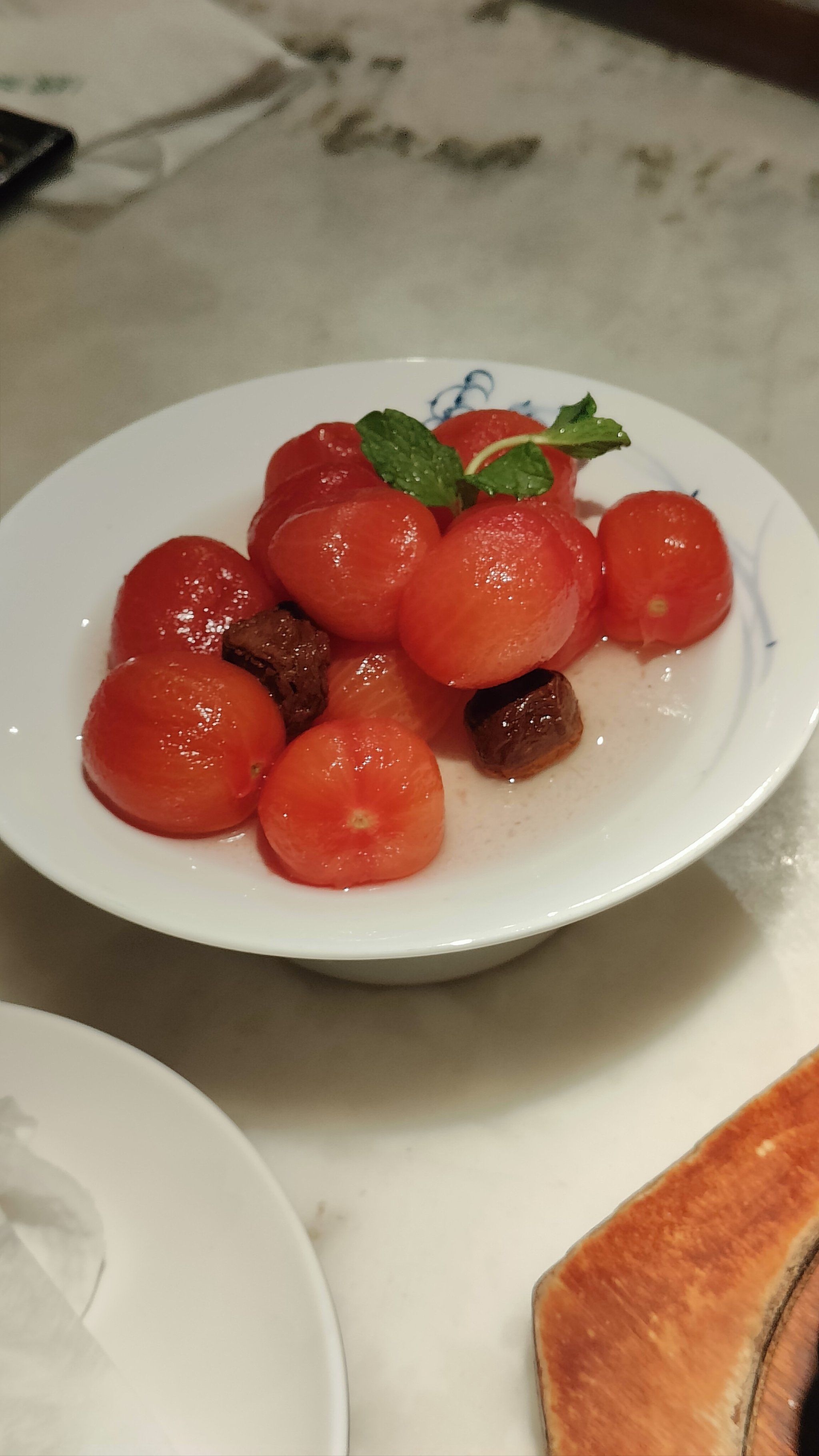 绿茶餐厅“现做”宣传遭质疑:广告语撤下,预制菜争议再起